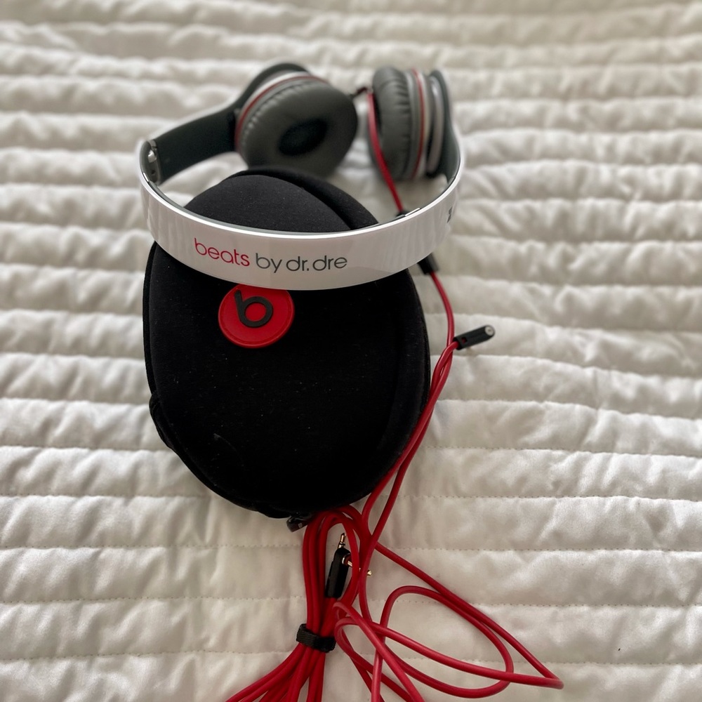 Beats by Dr. Dre Solo HD. LIKE NEW.